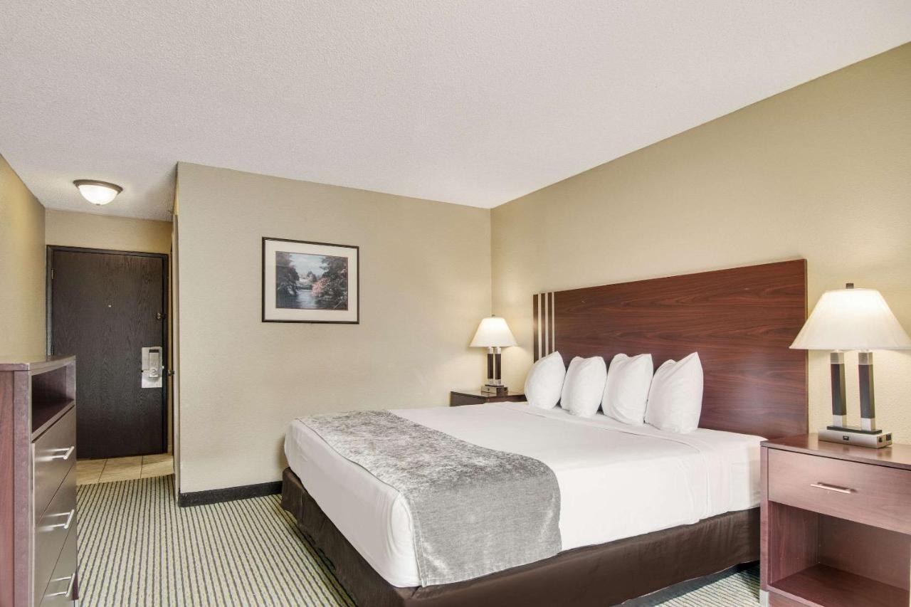 King Room - Disability Access/Non-Smoking at Rodeway Inn & Suites Portland - Jantzen Beach