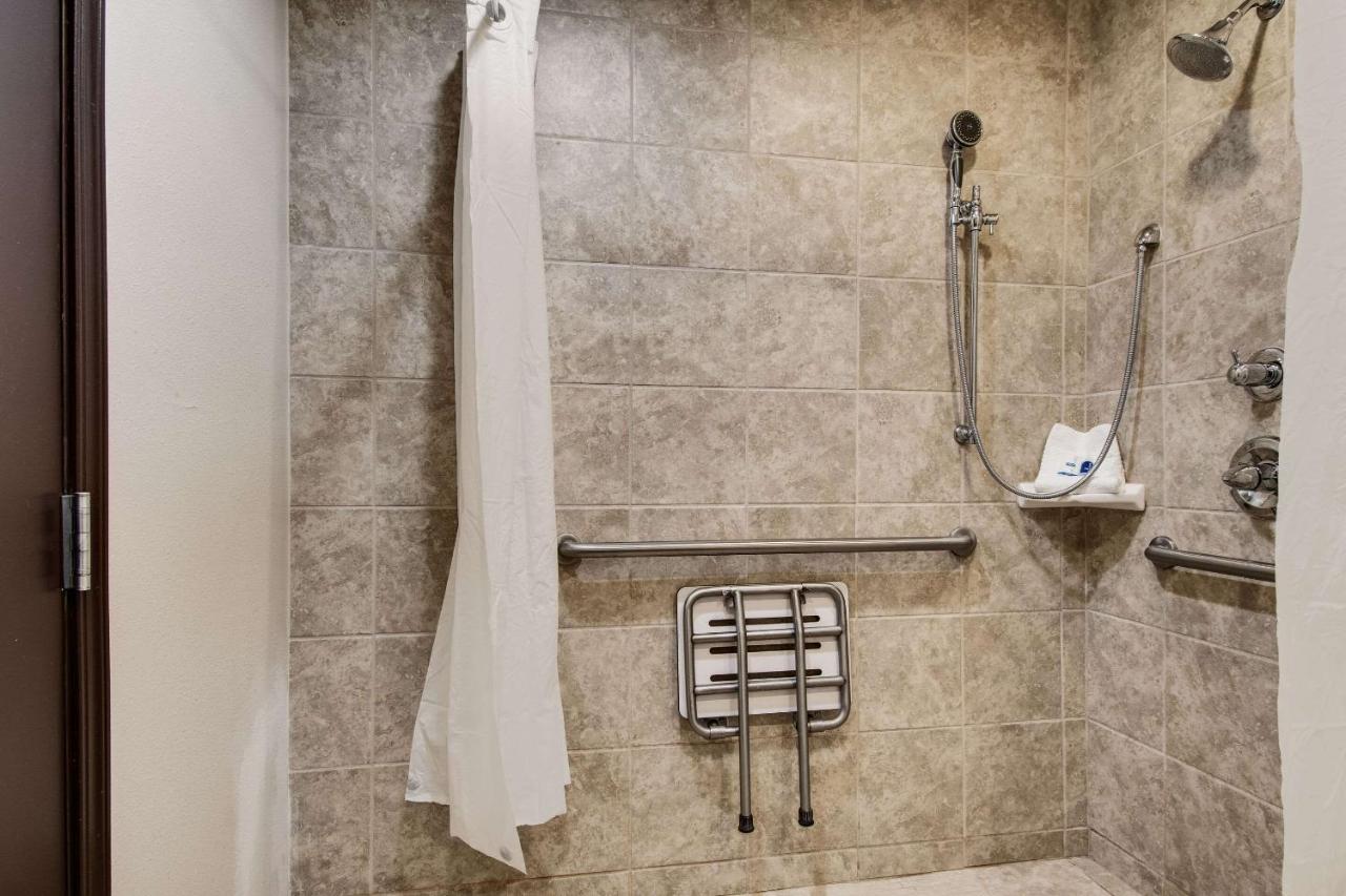 King Room - Disability Access/Non-Smoking at Rodeway Inn & Suites Portland - Jantzen Beach