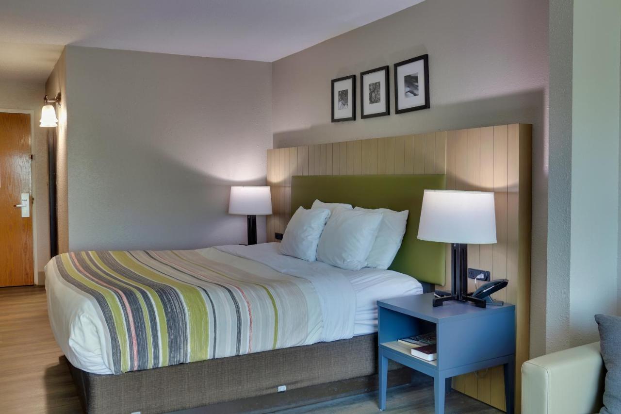 King Suite - Disability Access/Non-Smoking at Country Inn & Suites by Radisson, Savannah Gateway, GA