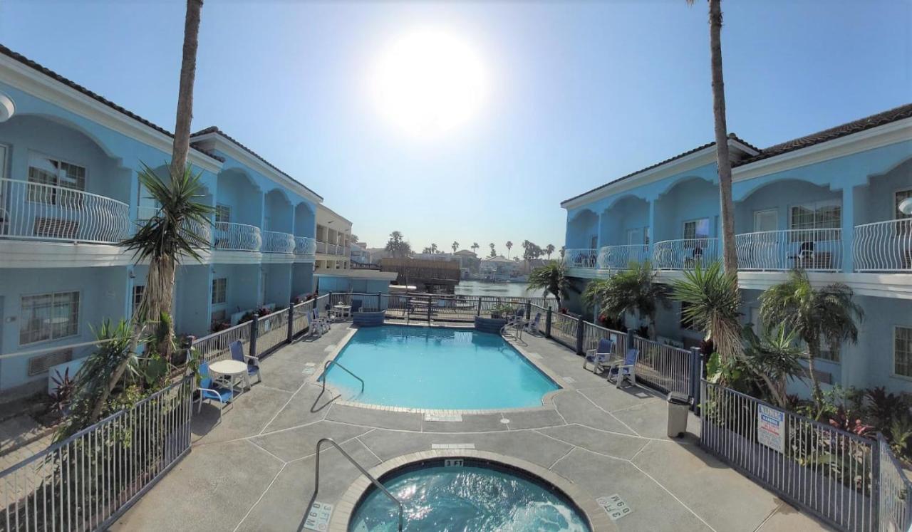 Deluxe Double Room with Balcony at Casa Bella Hotel and Suites