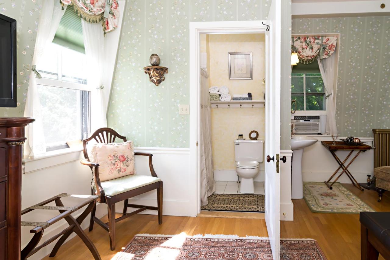  | Silver Fountain Inn