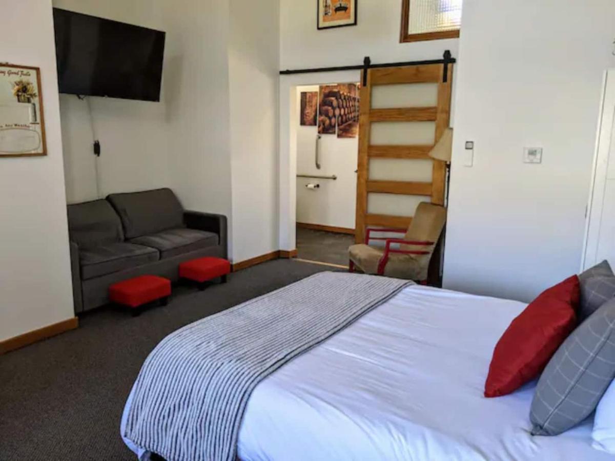Deluxe Double Room with Extra Bed at Endion Station Inn | Hotel Next to Lake Superior