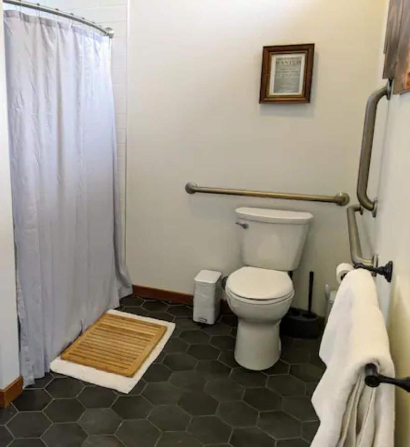 Deluxe Double Room with Extra Bed at Endion Station Inn | Hotel Next to Lake Superior