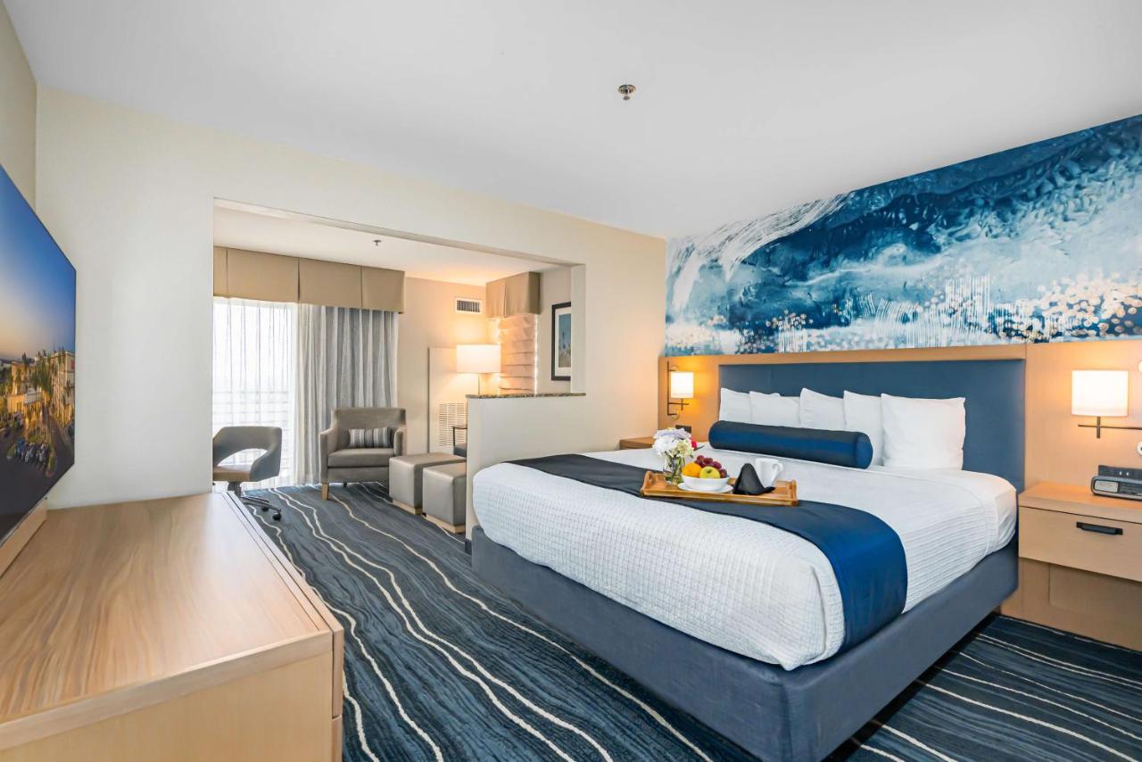 Executive King Suite at Best Western Plus Marina Gateway Hotel