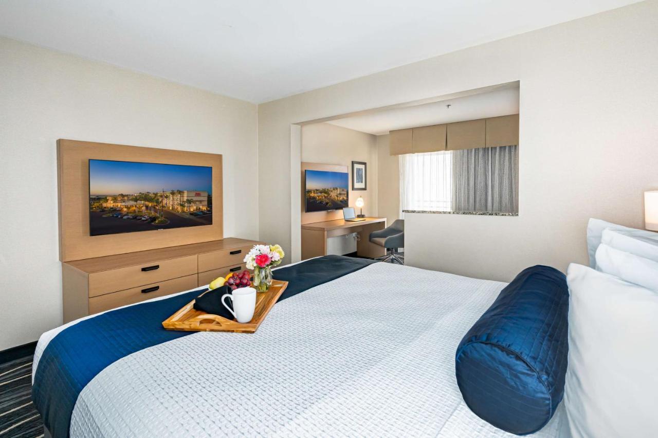 Executive King Suite at Best Western Plus Marina Gateway Hotel