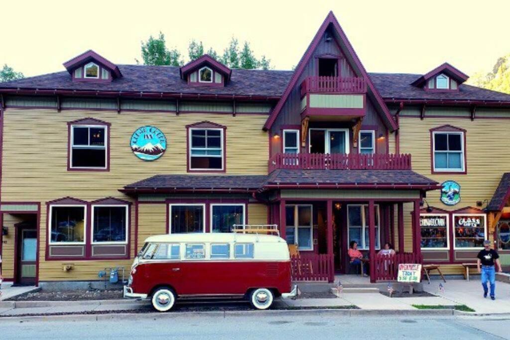 | Clear Creek Inn