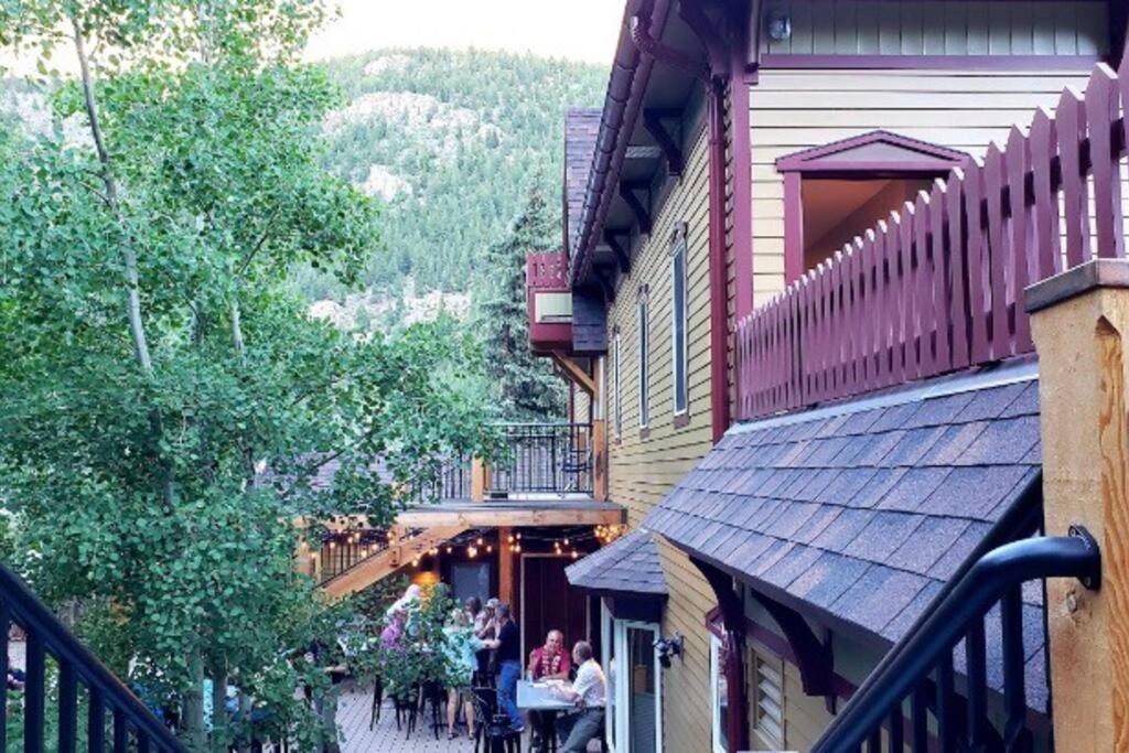 | Clear Creek Inn