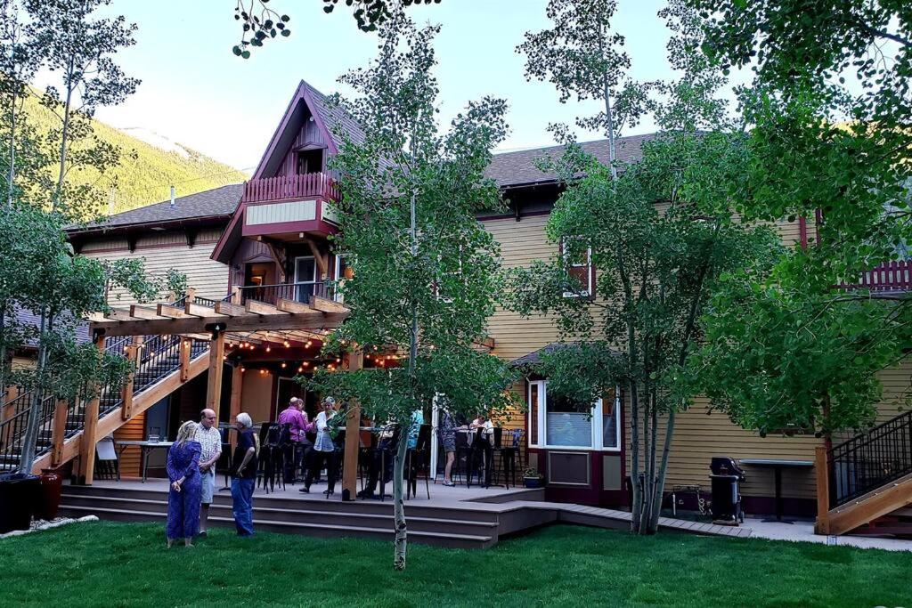 | Clear Creek Inn