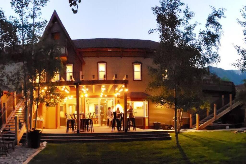 | Clear Creek Inn