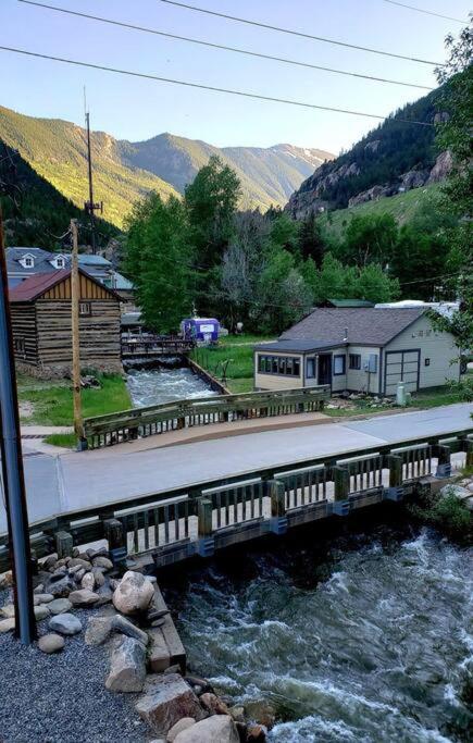 | Clear Creek Inn