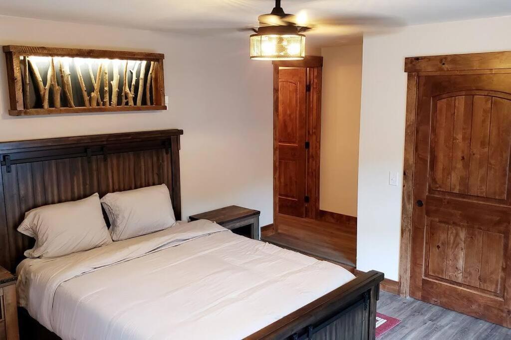 | Clear Creek Inn