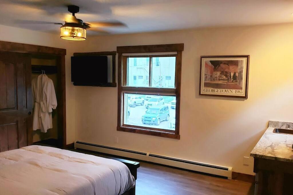 | Clear Creek Inn