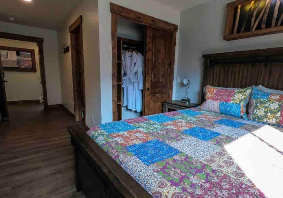  | Clear Creek Inn