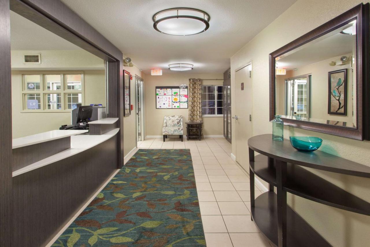  | Candlewood Suites Cleveland-North Olmsted