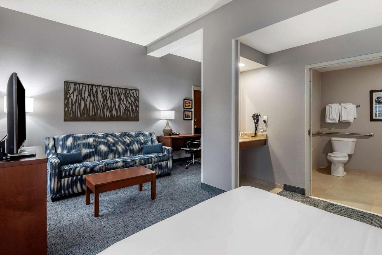  | Comfort Suites near Birkdale Village - Huntersville