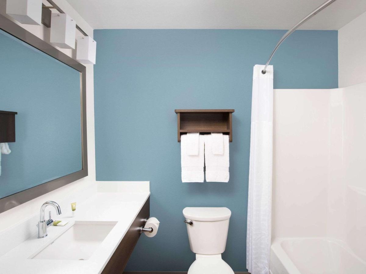Standard Queen Room - Non Smoking at Woodspring Suites Cedar Park - Austin North