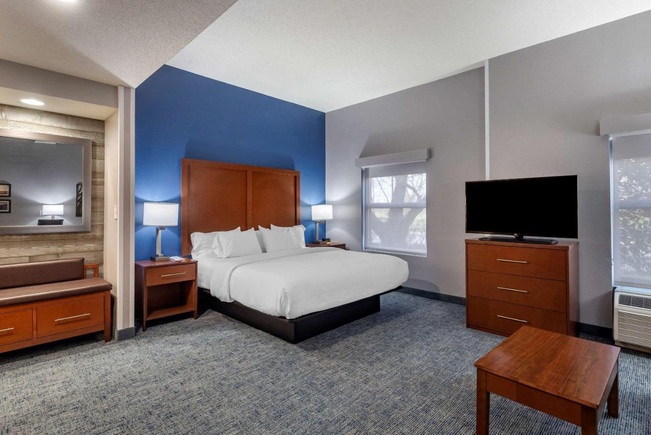  | Holiday Inn Express Hotel & Suites Huntersville - Birkdale