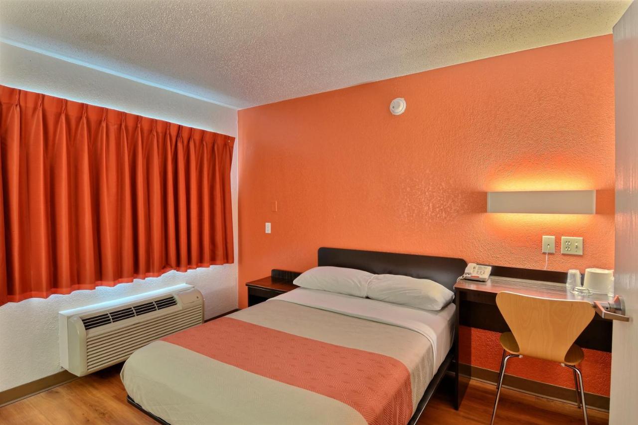 | Motel 6-Tewksbury, MA - Boston