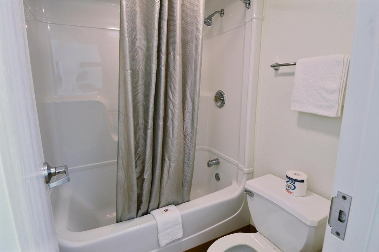 | Motel 6-Tewksbury, MA - Boston