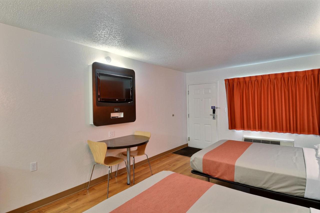 | Motel 6-Tewksbury, MA - Boston