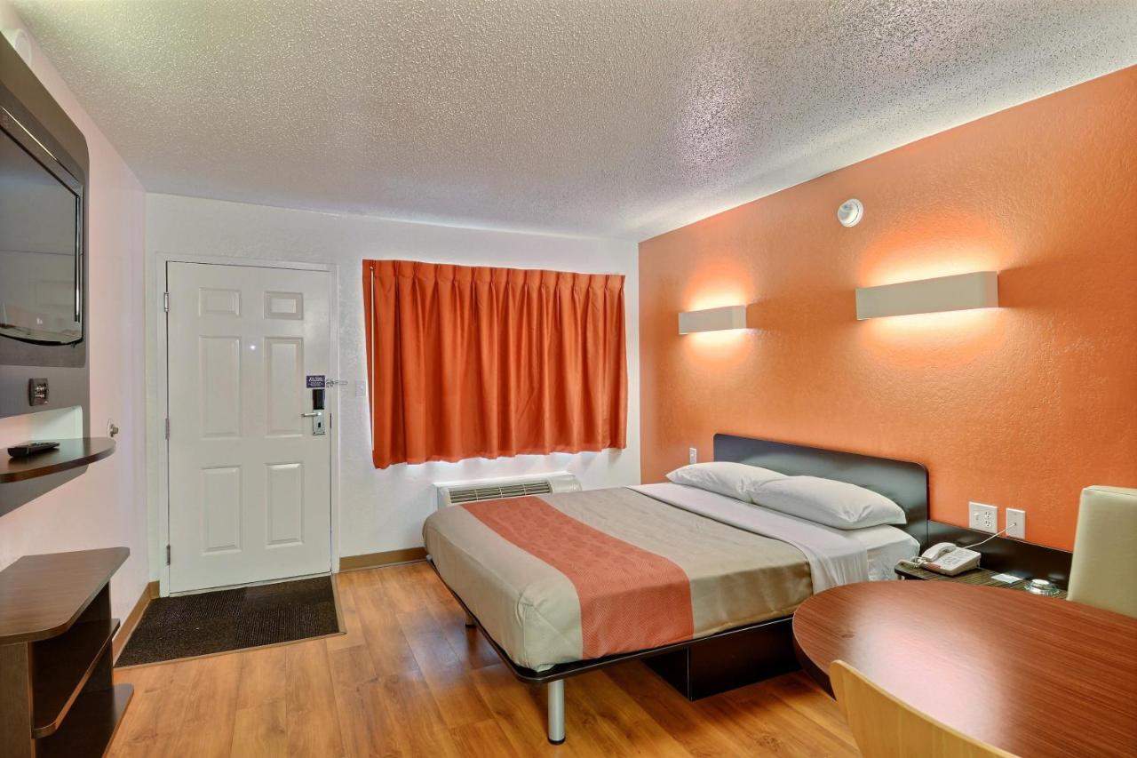 | Motel 6-Tewksbury, MA - Boston