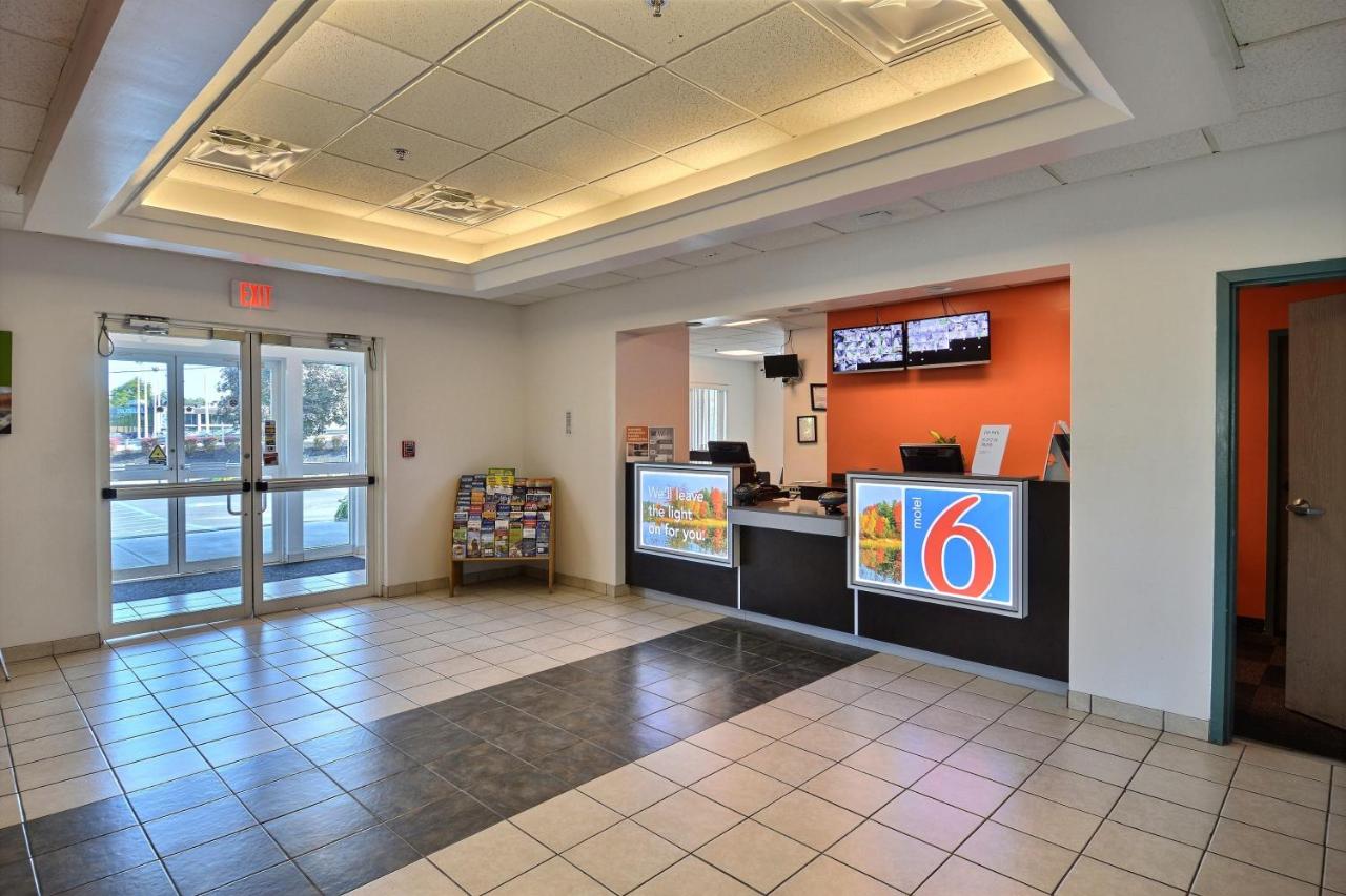 | Motel 6-Tewksbury, MA - Boston