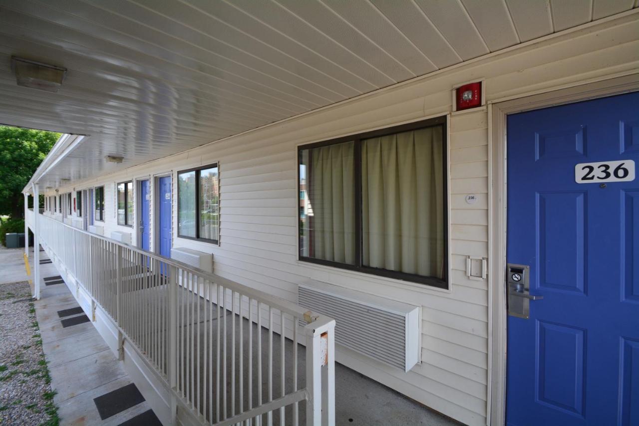 | Motel 6-Wethersfield, CT - Hartford