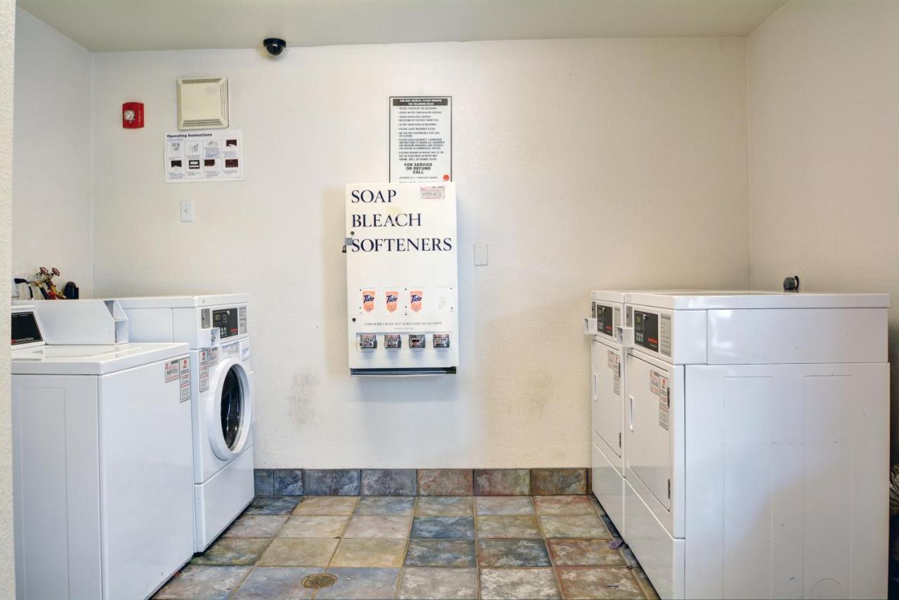 | Motel 6-Wethersfield, CT - Hartford