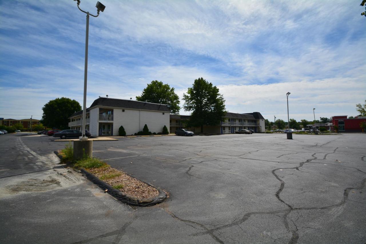 | Motel 6-Wethersfield, CT - Hartford