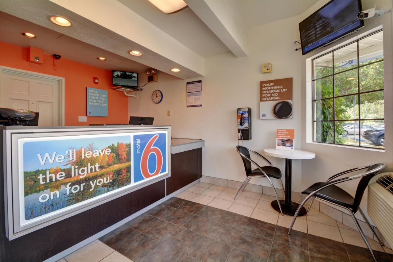 | Motel 6-Wethersfield, CT - Hartford