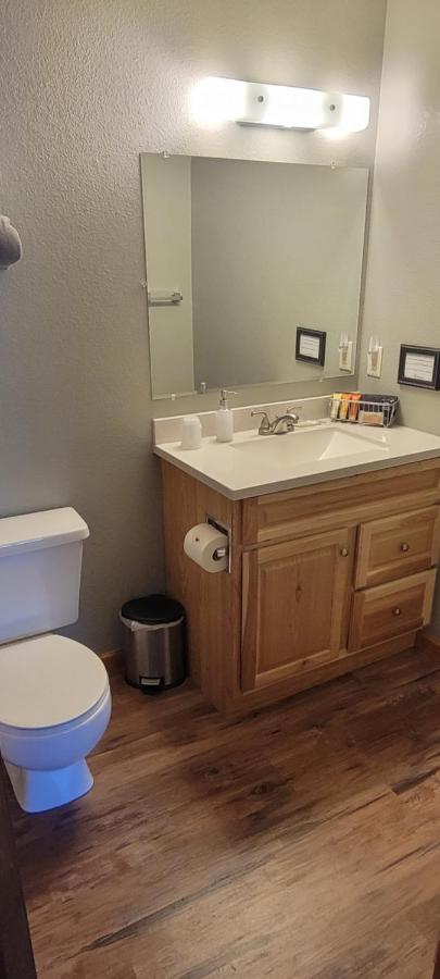  | Swiftcurrent Lodge