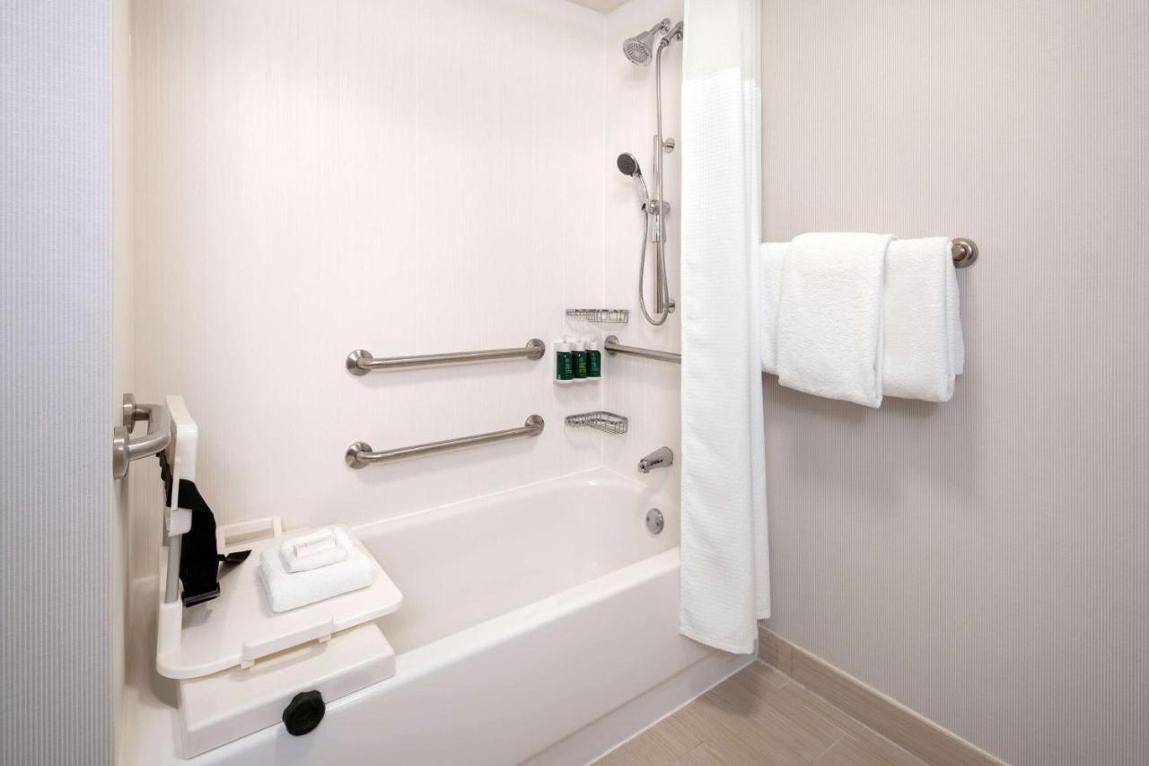 Mobility/Hearing Accessible Guestroom Two Doubles Roll-In Shower at Sonesta Select Phoenix Camelback