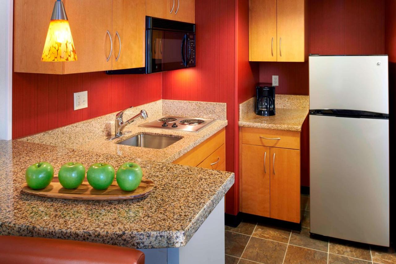 Mobility Accessible One Bedroom Suite Queen Roll-In Shower at Sonesta ES Suites Detroit Warren