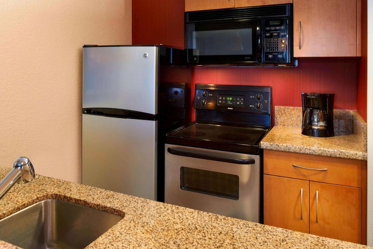 Two Bedroom Suite - Queen in Each at Sonesta ES Suites Detroit Warren