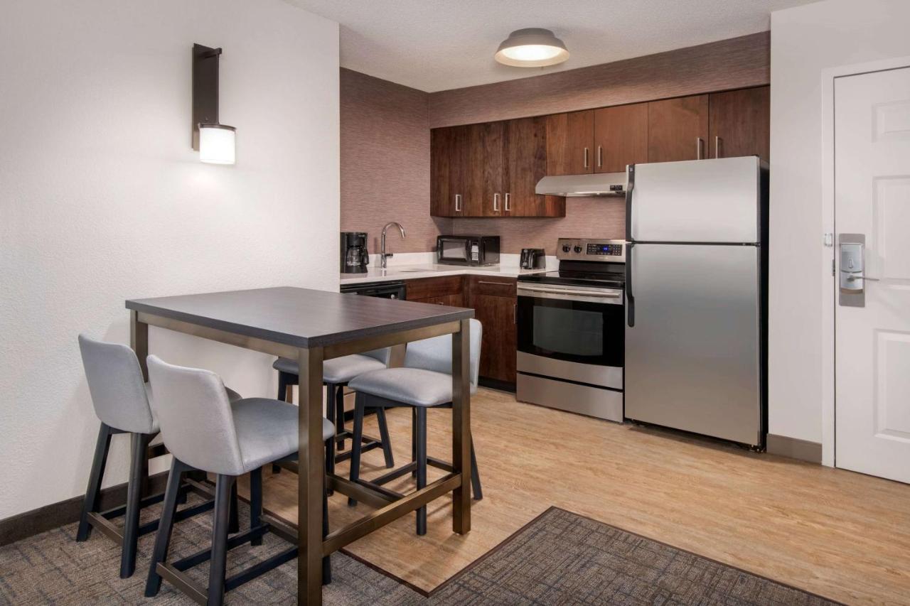 One Bedroom Suite King at Sonesta ES Suites Atlanta Kennesaw Town Center