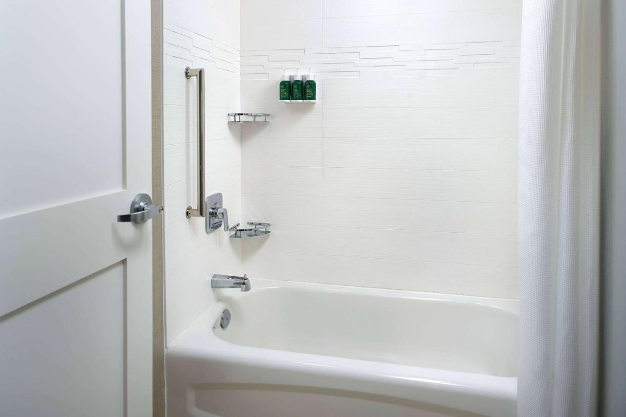 Mobility Accessible Studio Suite Queen Tub at Sonesta ES Suites Raleigh Cary