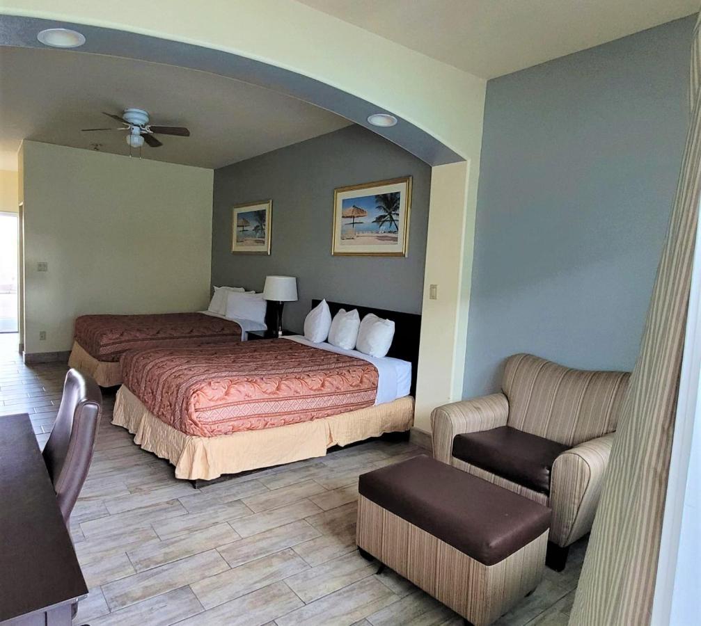 Standard Queen Room with Two Queen Beds at Casa Bella Hotel and Suites