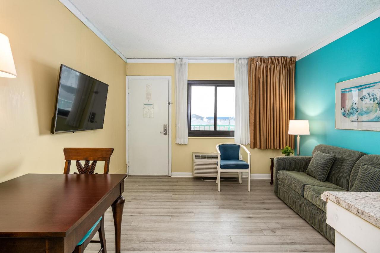 Standard Double Suite at Cayman Suites Hotel
