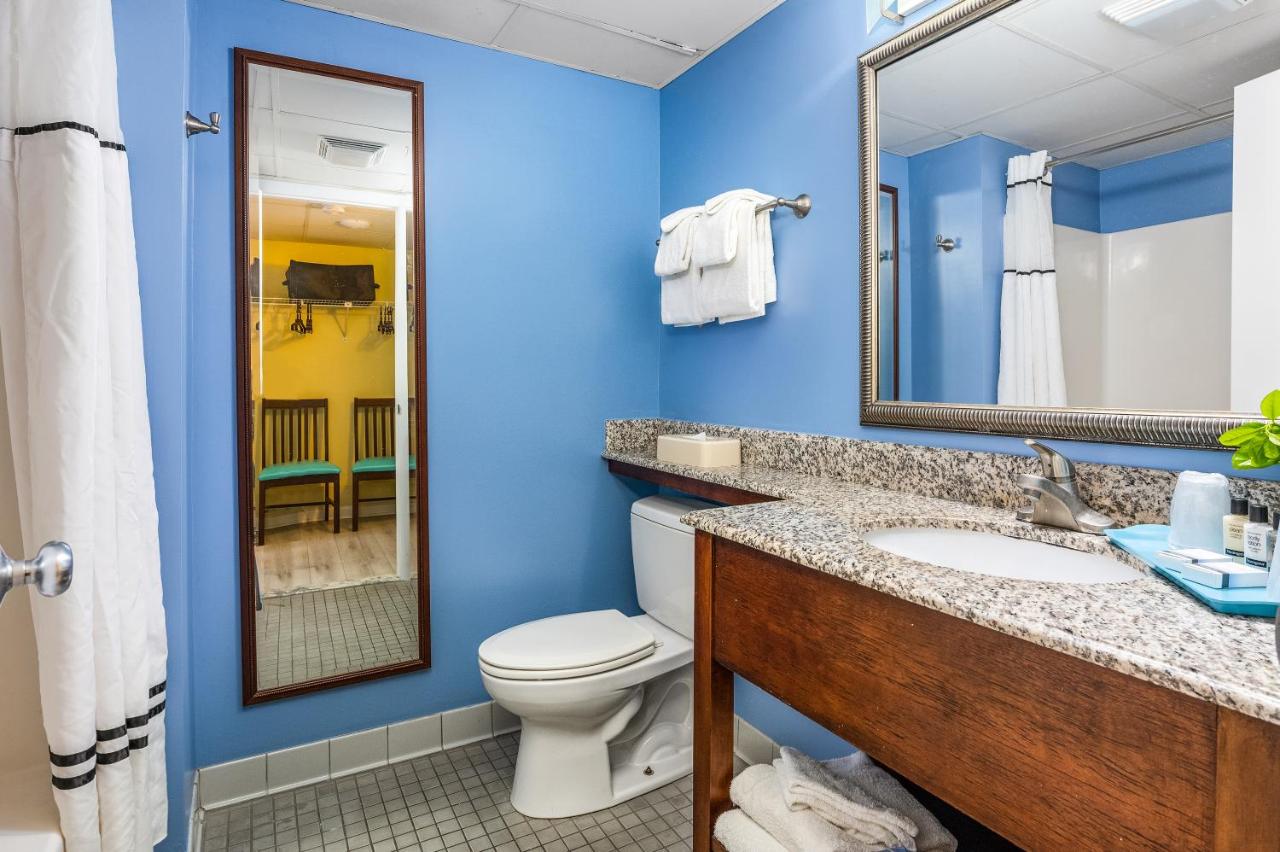King Suite with Balcony at Cayman Suites Hotel