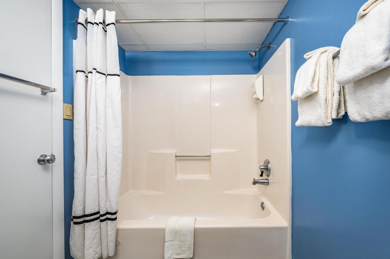 King Suite at Cayman Suites Hotel