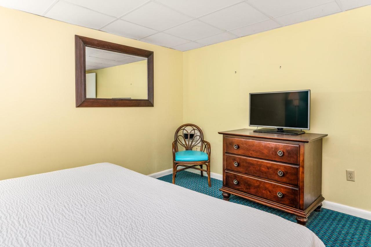 King Suite at Cayman Suites Hotel
