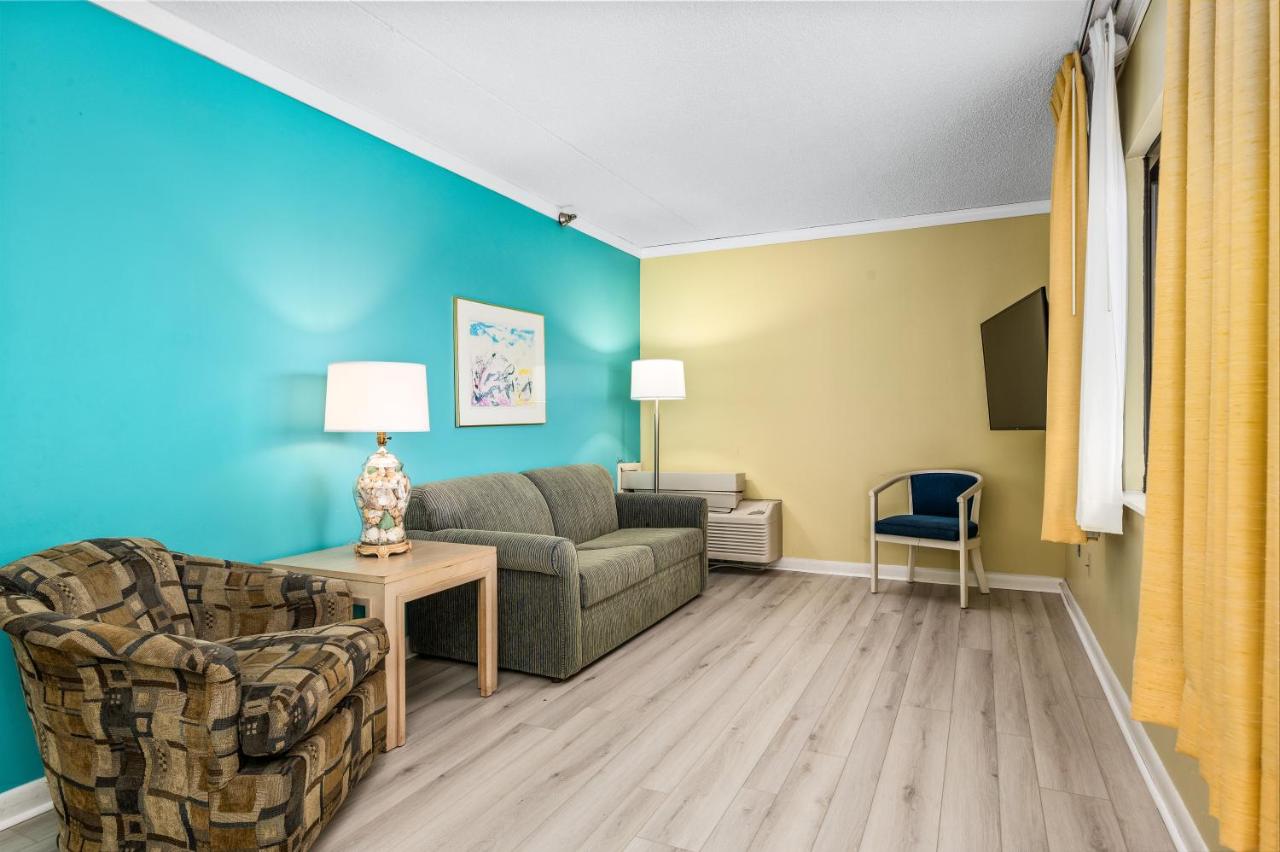 King Suite at Cayman Suites Hotel