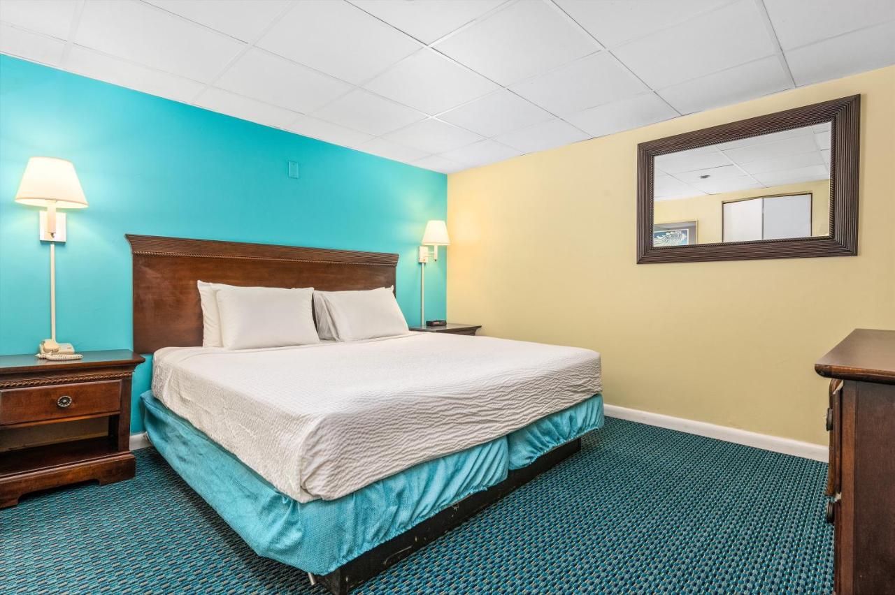 King Suite at Cayman Suites Hotel