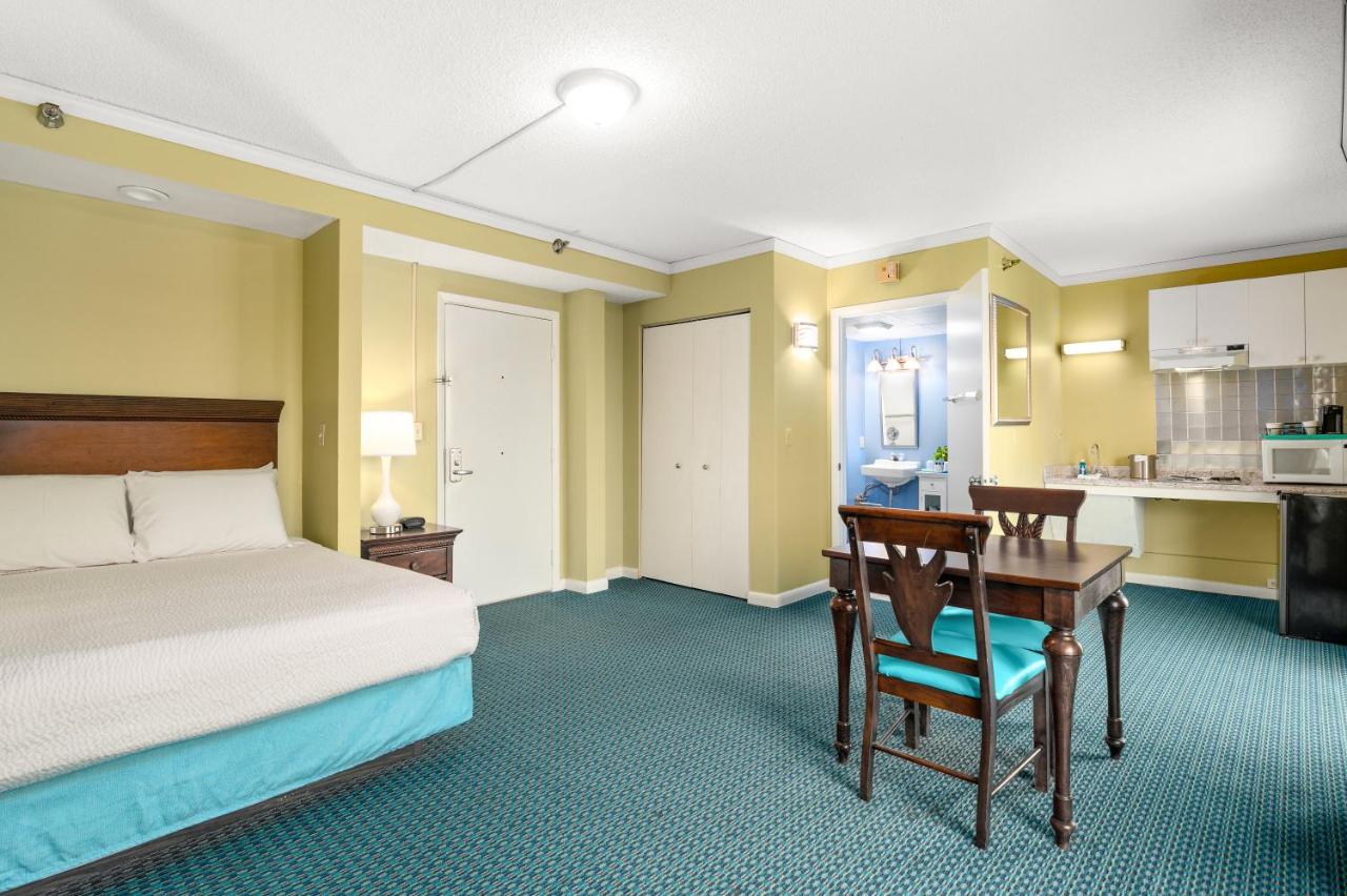 Queen Studio - Disability Access at Cayman Suites Hotel