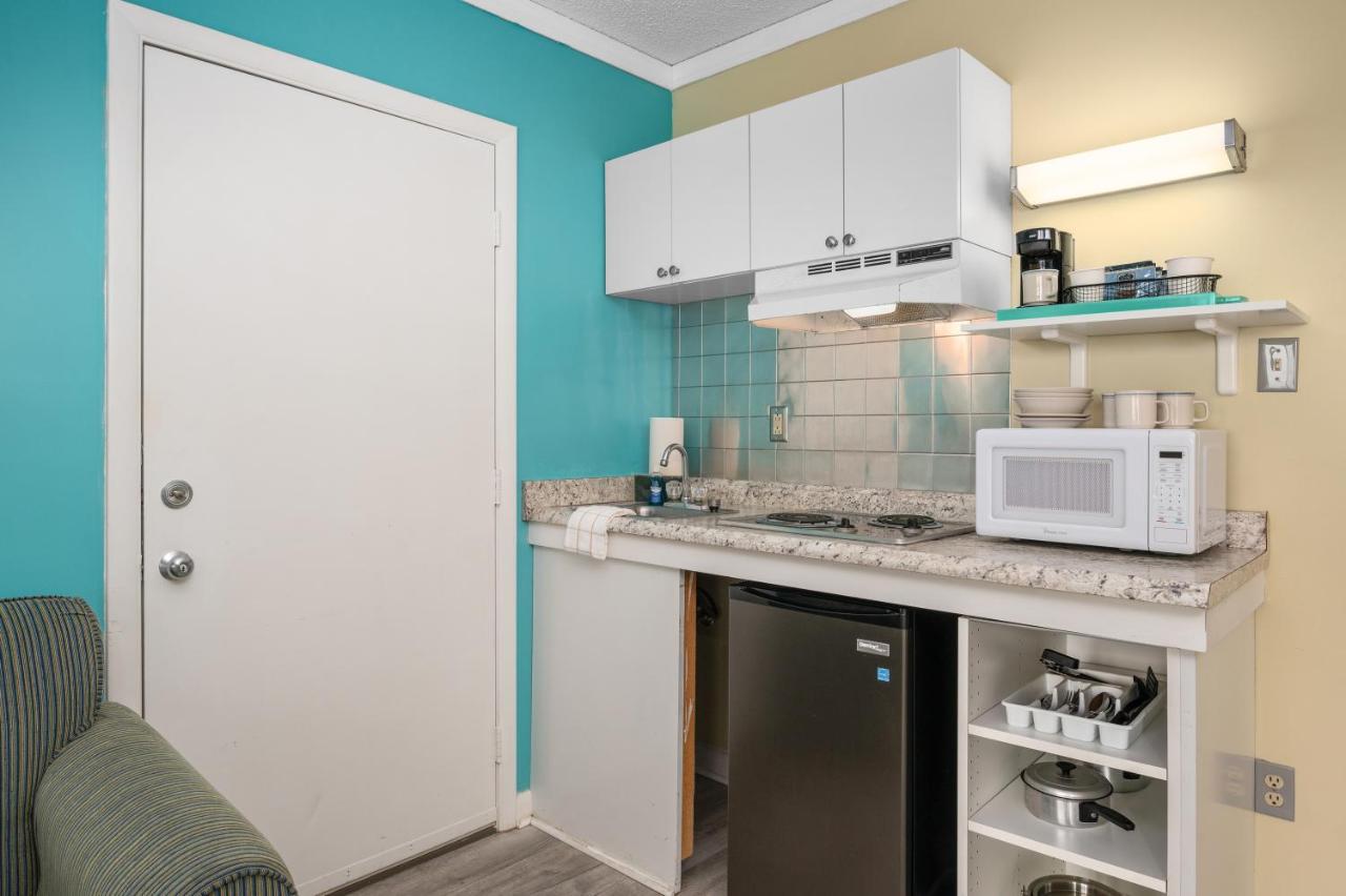 Queen Suite at Cayman Suites Hotel