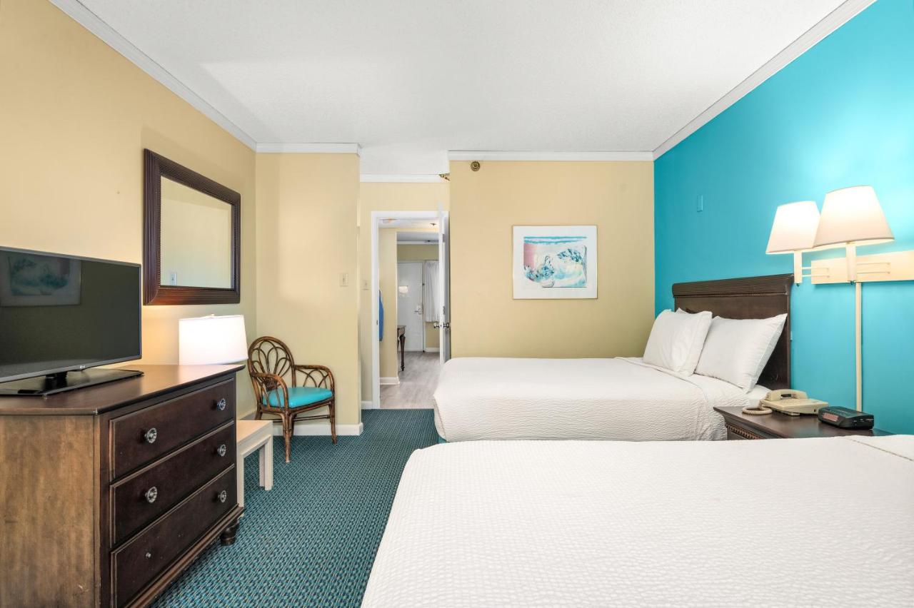 Queen Suite at Cayman Suites Hotel