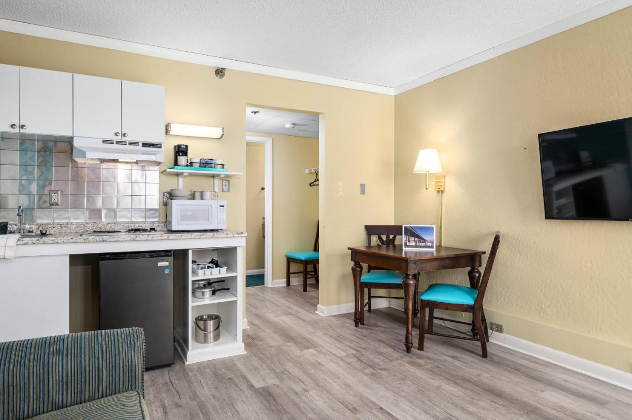 Queen Suite at Cayman Suites Hotel
