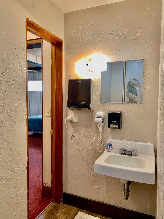 | Breakers Boutique Inn