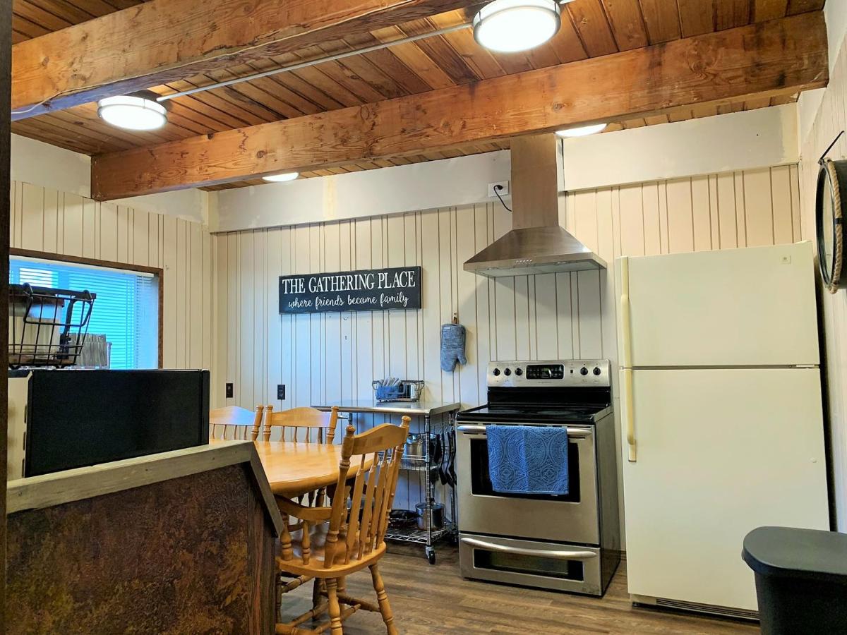 | Breakers Boutique Inn
