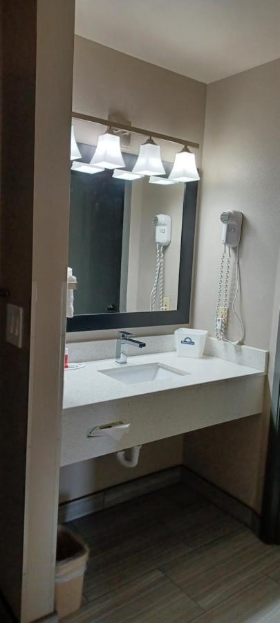 Deluxe King Room - Non-Smoking at Days Inn by Wyndham Ritzville